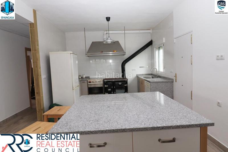 Foto f84afa54-9799-455c-96f8-c8954ec113b6. Chalet with fireplace heating parking pool in Gibraleón