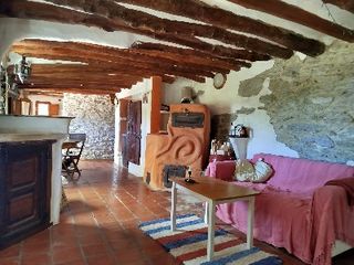 Casale  Calle san pedro. Cortijo de 150 mts en terreno de 7300mt en mecina bombarón