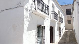 Casa adossada  Plaza iglesia. Gran casa señorial en lobras