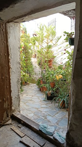 Foto dbe0ad20-e30e-4285-8699-f7af668dde17. Casa amb xemeneia a Alpujarra de la Sierra