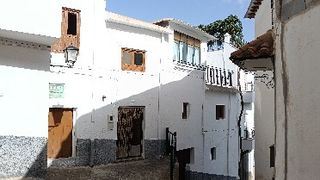 Semi detached house in Alpujarra de la Sierra. Gran casa de 360m2 en 2 plantas y muy buen estado