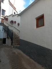 Maison à Calle san antonio 4. Casa con huerto en el centro de mecina bombaron
