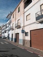 Maison à Alpujarra de la Sierra. Casa de 3 plantas en la calle principal de mecina bombarón