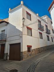 Maison à Alpujarra de la Sierra. Casa de 3 plantas en el centro de yegen