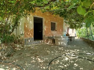 Finca rústica a Alpujarra de la Sierra. Finca de 10000mts con cortijo de 100mts
