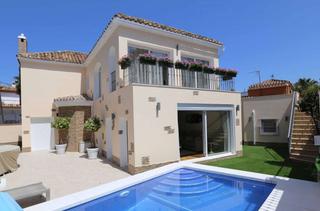 Maison à Nueva Alcántara. Villa san pedro playa 1978