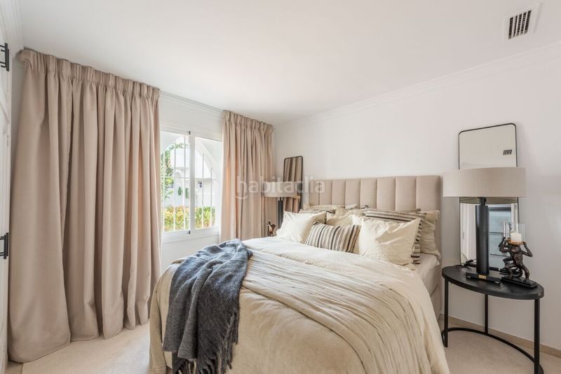 Foto 398da090-9a12-43a4-8539-765053ca58a2. Casa adossada amb aparcament piscina a Las Lomas de Río Verde Marbella