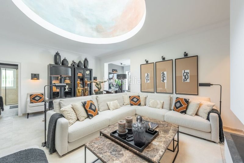 Foto 65de3db1-8d1e-4ae8-ae5d-ce3a7bd4b53c. Casa adossada amb aparcament piscina a Las Lomas de Río Verde Marbella