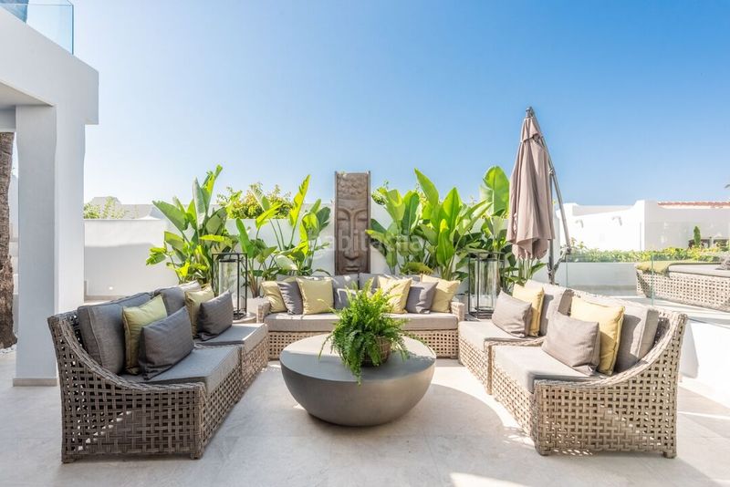 Foto 9d2b09a8-2a9d-4ea4-a4b2-d8e7b800339f. Casa adossada amb aparcament piscina a Las Lomas de Río Verde Marbella