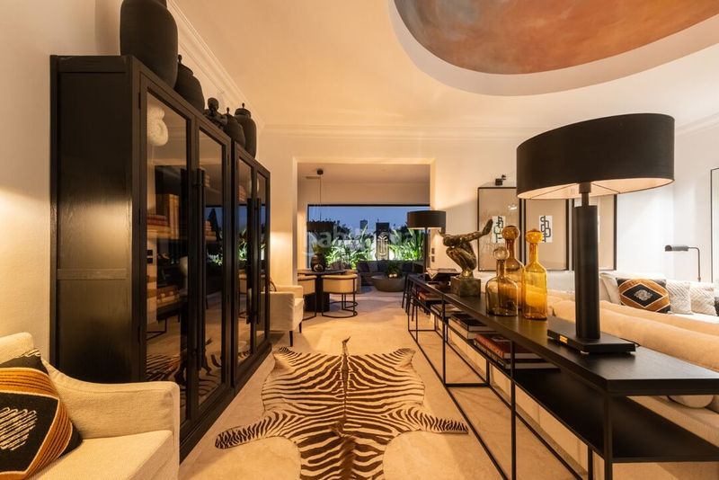 Foto f54c6ef6-5769-4c1e-870e-32caec176ebb. Casa adossada amb aparcament piscina a Las Lomas de Río Verde Marbella