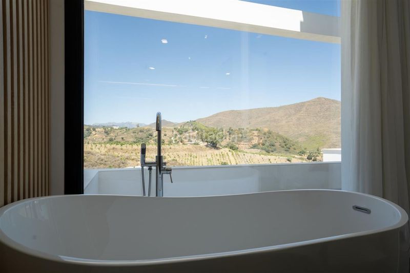 Foto 95643eef-1063-4b17-96d1-355046f556dc. Casa amb piscina a La Cala Golf - Lagar Martell Mijas