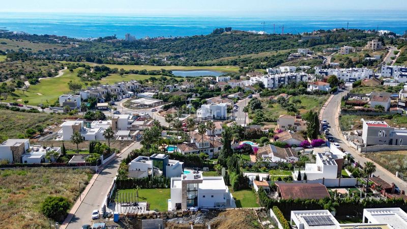 Foto 12500ff0-7761-4e3a-b363-e29eb205972a. Casa amb aparcament piscina a altos de Estepona Estepona