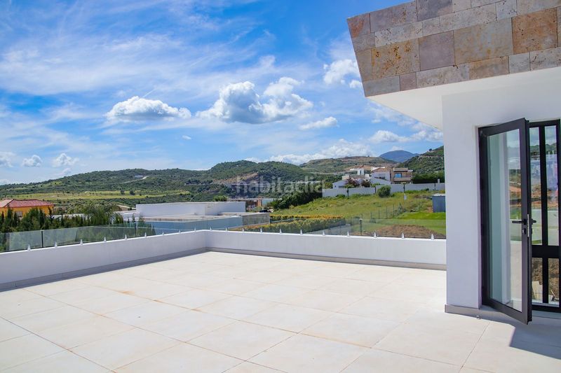 Foto 1b2bb5dd-193a-43ea-b426-ddfb659d33d4. Casa amb aparcament piscina a altos de Estepona Estepona