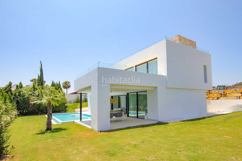 Foto 4fa0409e-c7e2-436d-85a6-9074b66f79aa. Casa amb aparcament piscina a altos de Estepona Estepona