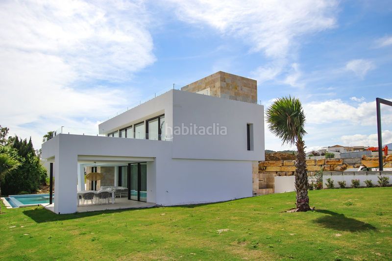 Foto f5fc0882-dd6a-4dd0-8c60-0e5b0978795f. Casa amb aparcament piscina a altos de Estepona Estepona