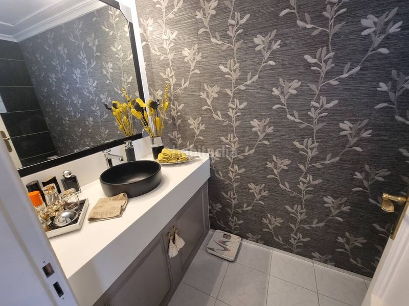 Foto 0fb5d2b8-bf77-424a-a080-3a4260ff8e05. Casa adossada amb aparcament piscina a Nueva Atalaya Estepona