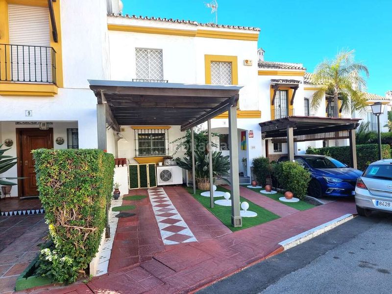 Foto 1ad28ca8-48ca-4ae1-abfc-e36388f906c9. Casa adossada amb aparcament piscina a Nueva Atalaya Estepona