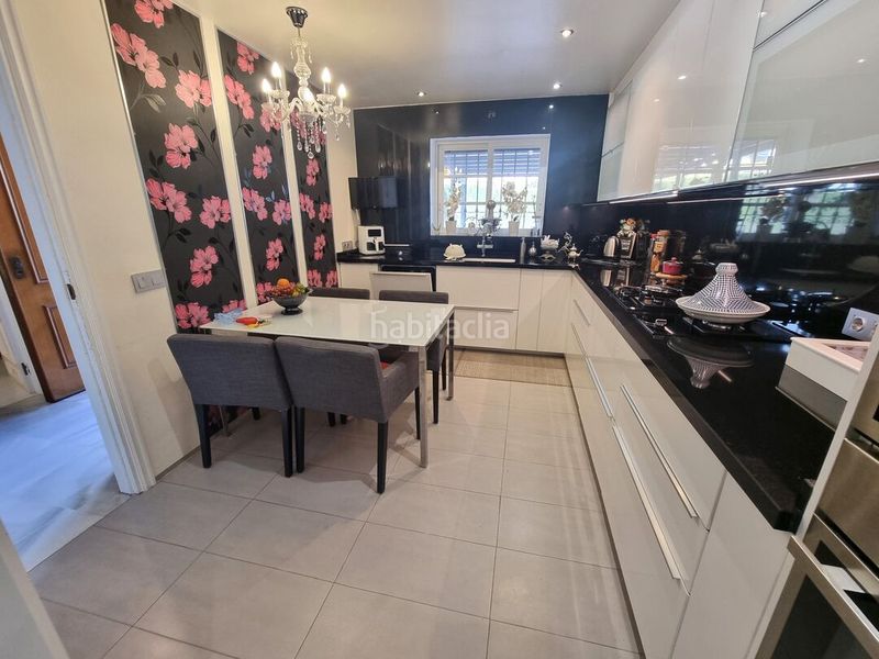 Foto 2038c1b3-e4fb-42d8-a829-f235d33a4c1b. Casa adossada amb aparcament piscina a Nueva Atalaya Estepona