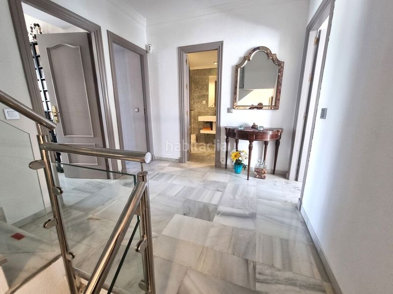 Foto 256cd3e2-0fb4-4311-ae4a-6ad1a762a0ea. Casa adossada amb aparcament piscina a Nueva Atalaya Estepona