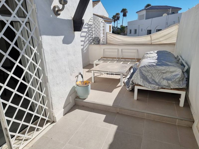 Foto 6ace3cd2-7f2f-4281-a5c4-5d4a2aa3841d. Casa adossada amb aparcament piscina a Nueva Atalaya Estepona