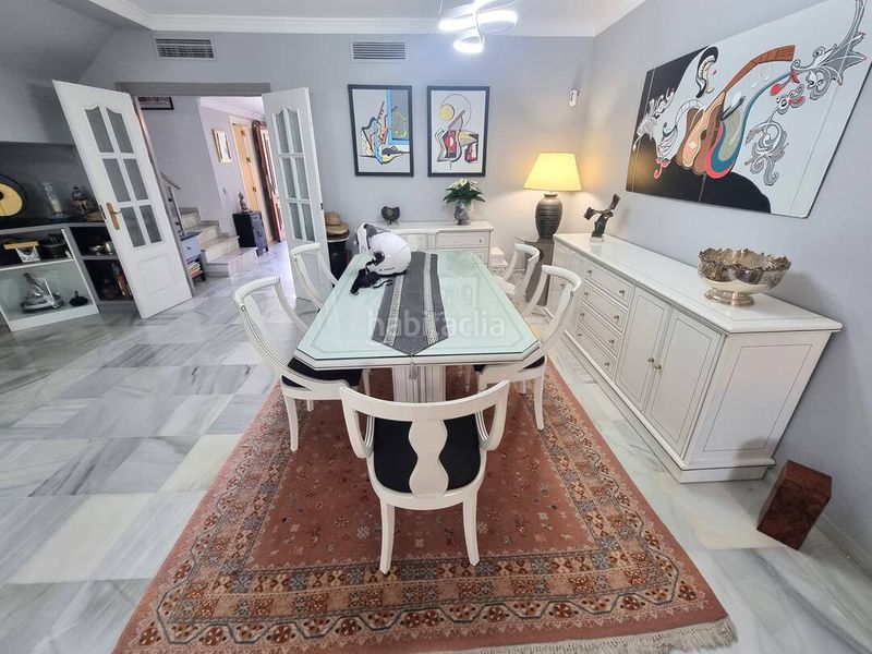 Foto 7d272c2e-c17e-46b4-8445-36bd6da1846f. Casa adossada amb aparcament piscina a Nueva Atalaya Estepona