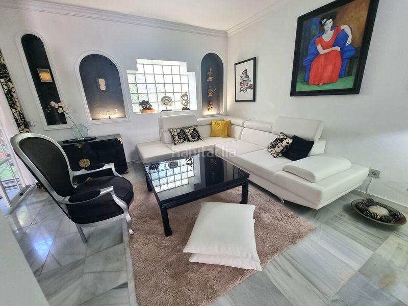 Foto aa068358-5f0f-4c36-9033-626869f8eba7. Casa adossada amb aparcament piscina a Nueva Atalaya Estepona