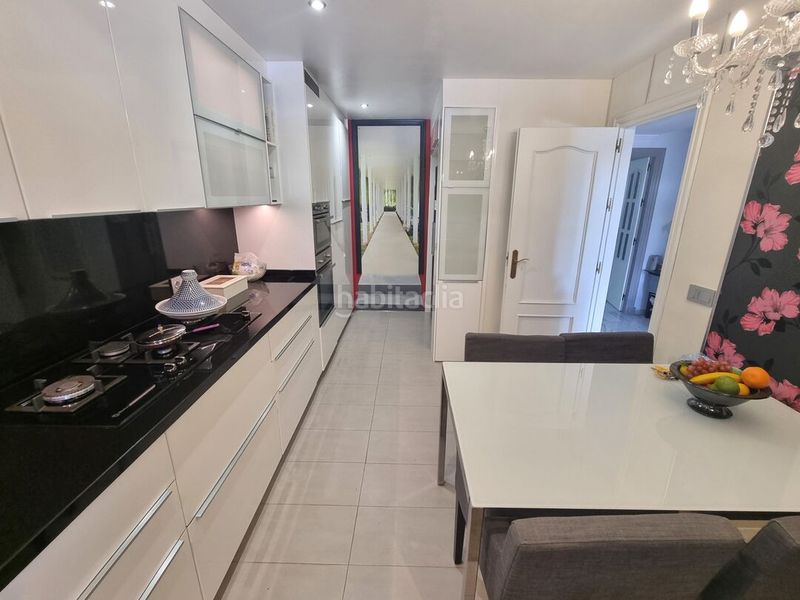 Foto c2886eab-52d4-4ea9-ab83-1a343263bf1c. Casa adossada amb aparcament piscina a Nueva Atalaya Estepona