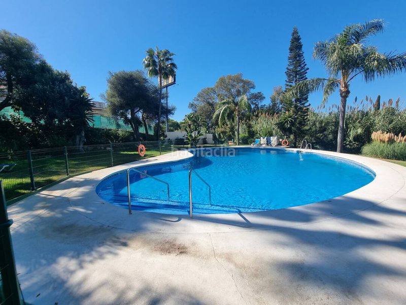 Foto cd146c20-642a-43a1-830f-0fbe8b50a1d9. Casa adossada amb aparcament piscina a Nueva Atalaya Estepona