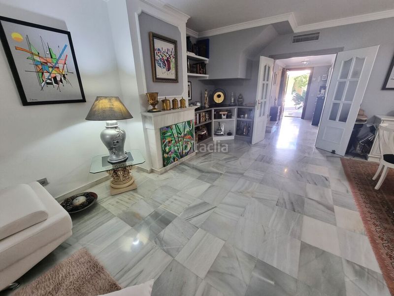 Foto d008dedd-717c-4382-b523-2f471a03a5fe. Casa adossada amb aparcament piscina a Nueva Atalaya Estepona