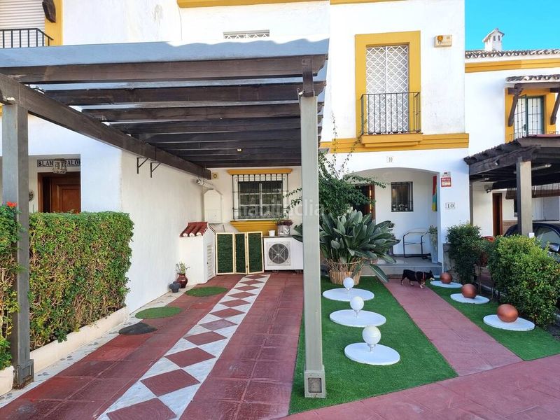 Foto f576b3fe-5eba-4c52-9bfc-15d167a460fb. Casa adossada amb aparcament piscina a Nueva Atalaya Estepona