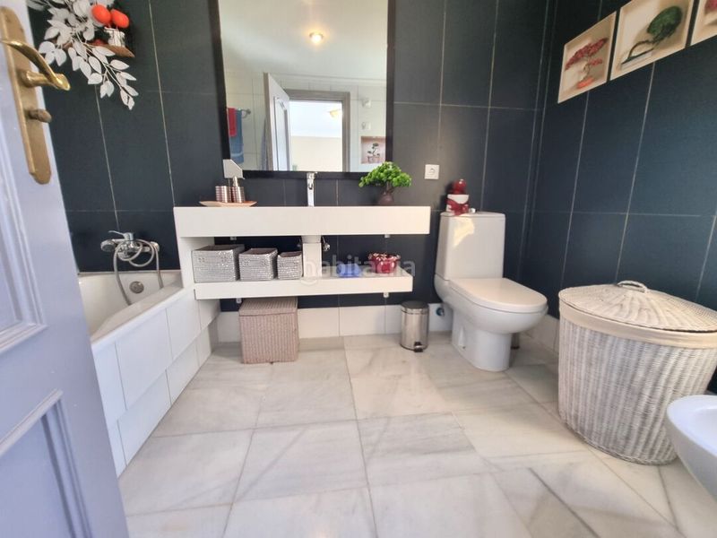 Foto f80ca0e0-0b42-47de-820e-82c6959cb748. Casa adossada amb aparcament piscina a Nueva Atalaya Estepona