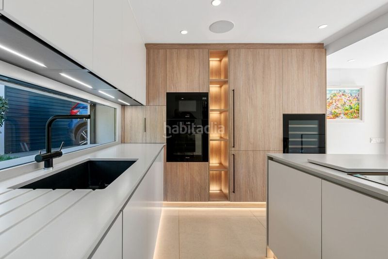 Foto 08a24c84-35c5-4136-936d-af5356acd037. Casa amb aparcament piscina a Las Brisas Marbella