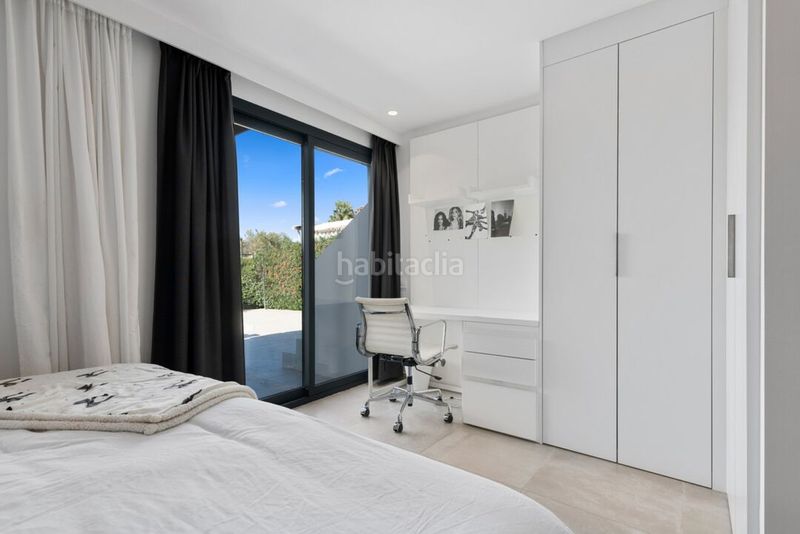 Foto 0c0f4bee-f169-445c-b1b9-a5eb8d0137a2. Casa amb aparcament piscina a Las Brisas Marbella