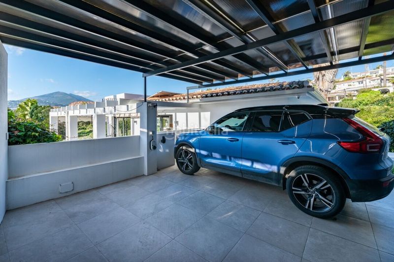 Foto 194401d8-676d-41bd-927b-be39dcf38e81. Casa amb aparcament piscina a Las Brisas Marbella