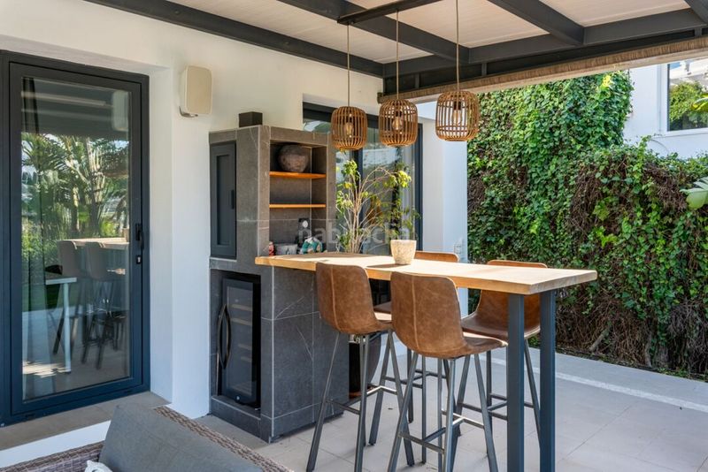 Foto 1f83597c-ca0d-4fc3-8aeb-799cb4f45643. Casa amb aparcament piscina a Las Brisas Marbella