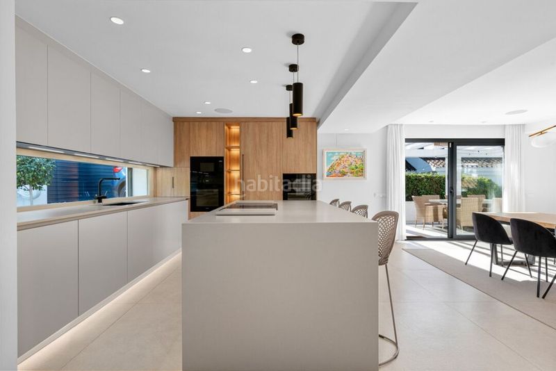 Foto 2aee0a06-81de-4a89-9b9d-c5695511b84b. Casa amb aparcament piscina a Las Brisas Marbella