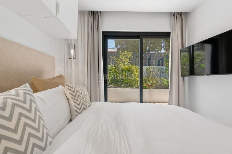 Foto 3922f1a5-d67a-4c67-8796-20d27cc086d6. Casa amb aparcament piscina a Las Brisas Marbella