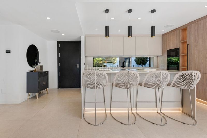 Foto 460f7c67-5652-480f-aa5b-8de03e92cfe3. Casa amb aparcament piscina a Las Brisas Marbella