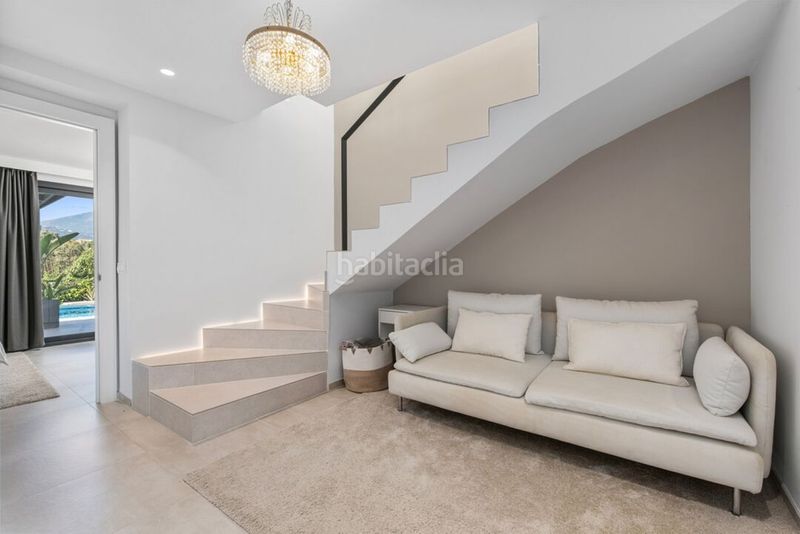 Foto 53ff7997-dcc5-4883-a6a4-7f84ca6bfc96. Casa amb aparcament piscina a Las Brisas Marbella