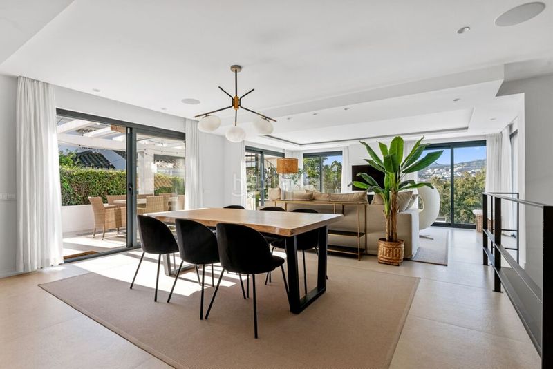 Foto 77931f74-9dc9-4217-8c01-0ddee1cf35e5. Casa amb aparcament piscina a Las Brisas Marbella