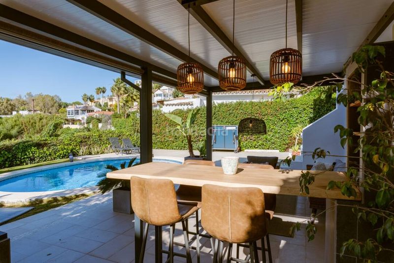 Foto 9760e471-f621-494d-9c97-a2af2e5128fa. Casa amb aparcament piscina a Las Brisas Marbella