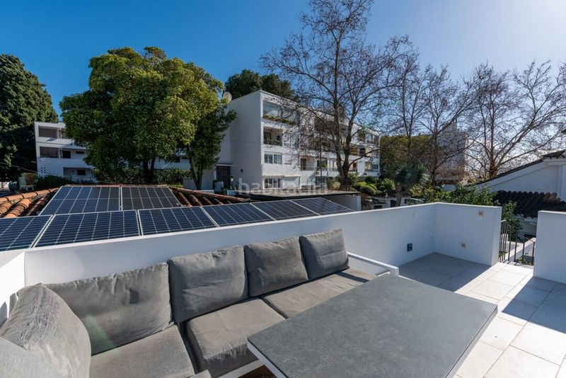 Foto b62b71b6-5025-43bb-8fe6-8b33ff712715. Casa amb aparcament piscina a Las Brisas Marbella