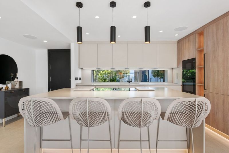 Foto eabeee9d-e9a6-4a15-b368-805e5f0c3156. Casa amb aparcament piscina a Las Brisas Marbella