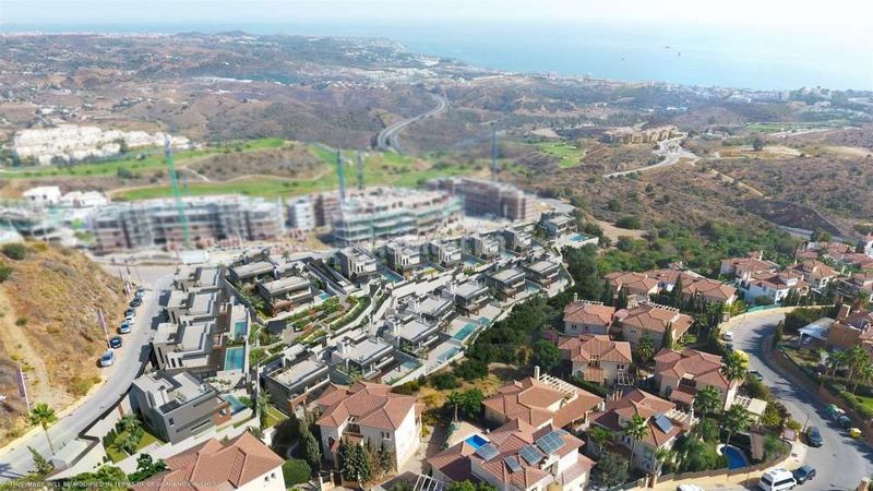 Foto 99ee86bd-87f0-4005-bd43-6f9159646761. Casa amb aparcament piscina a Riviera del Sol Mijas