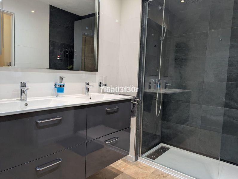 Foto 1632c172-ddb8-48a0-b6ed-bbb10d5623ce. Apartament amb calefacció aparcament piscina a Nueva Alcántara Marbella