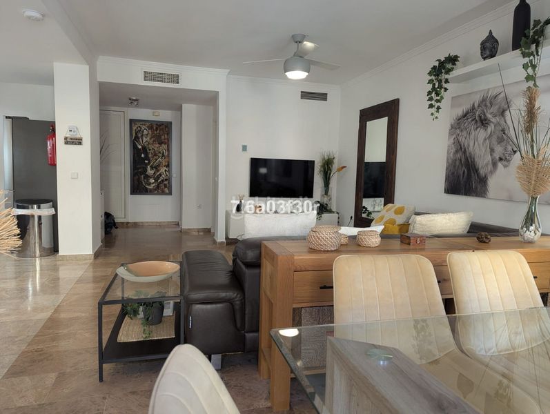 Foto 165ebbe7-5344-4c63-a4fa-7a40cd05d3ec. Apartament amb calefacció aparcament piscina a Nueva Alcántara Marbella