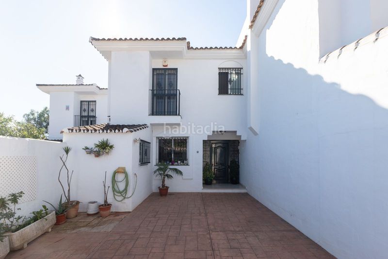 Foto 026d5838-c537-4fdd-9aa1-9fcec1104f16. Casa adossada amb calefacció aparcament piscina a Marbella
