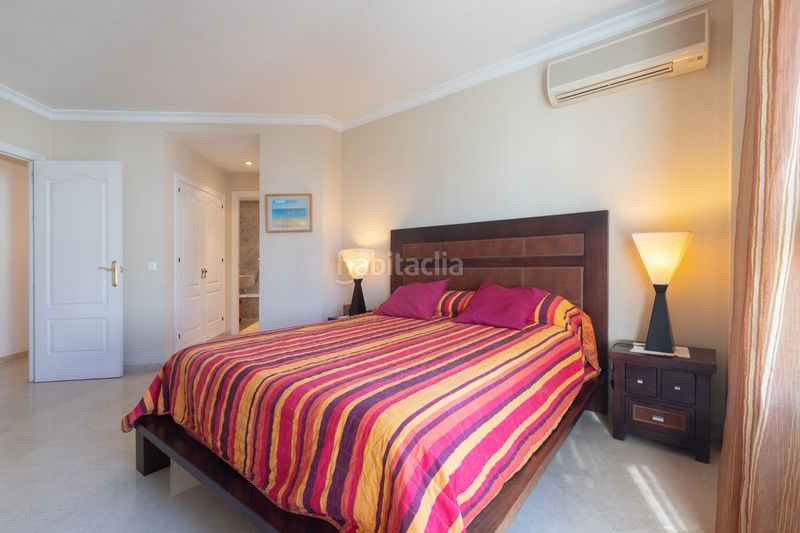 Foto 0a7ffe7e-b967-492f-bab9-251a601f960d. Casa adossada amb calefacció aparcament piscina a Marbella
