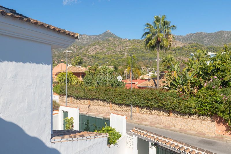 Foto 94246d70-690d-4956-83e7-09cb2000d3f1. Casa adossada amb calefacció aparcament piscina a Marbella