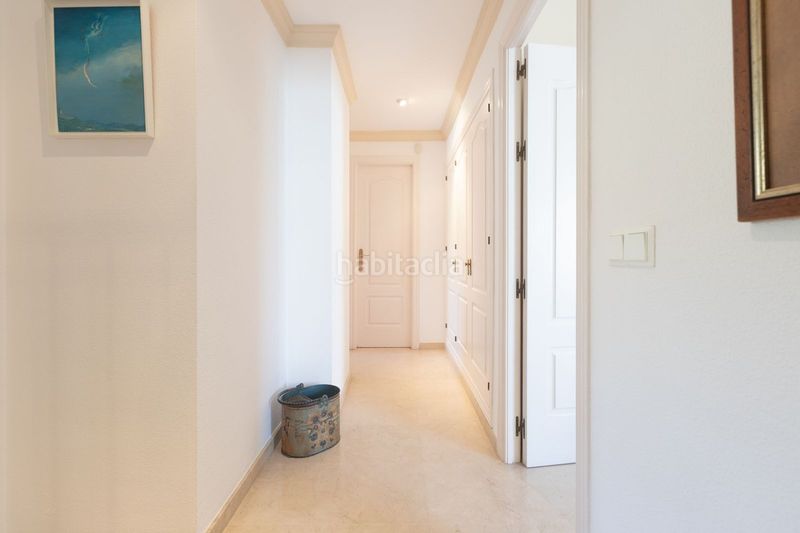 Foto b15d2606-684e-4a68-b340-0cb5a5530d2a. Casa adossada amb calefacció aparcament piscina a Marbella
